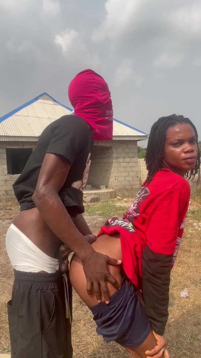 Baddestboyx: Er lutscht seinen schwanz vor leuten