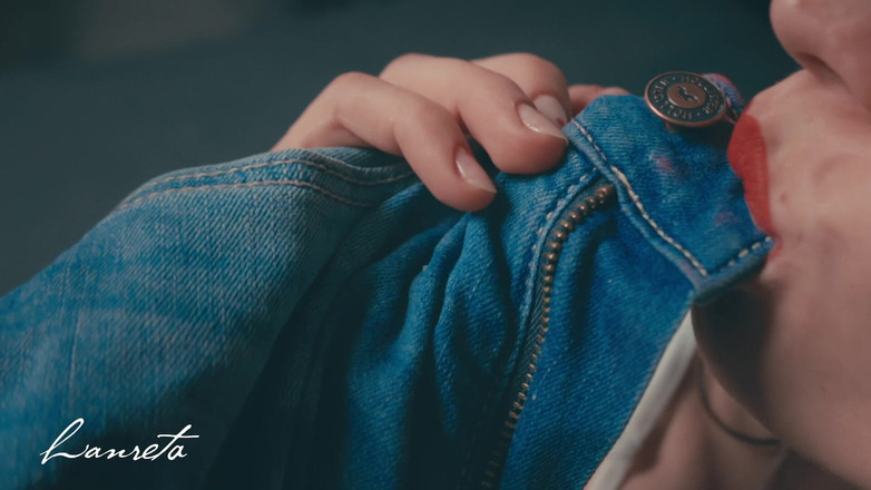 Lanreta: Wild Ciasne Dżinsy Gra Wstępna. Kobiecy Wytrysk Cipki. Lizanie Przycisków