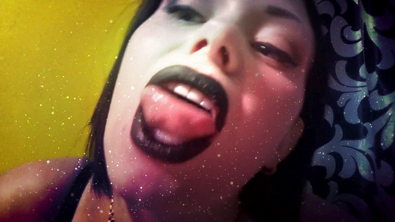 Goddess Misha Goldy: Bruxa com lábios pretos franceses beijando com você e cavalgando...