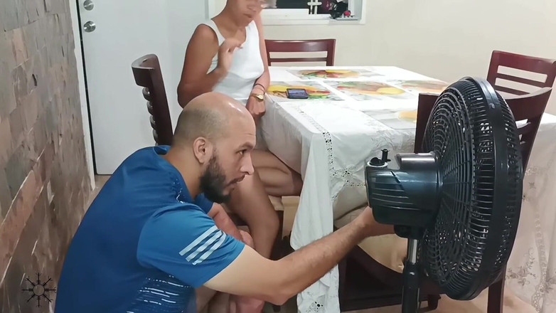 Calvohot70: Чудові ручні прийоми, я люблю мати твій довгий пеніс у моїй мокрій пизді.