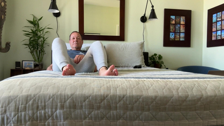 Barefoot Blake: मेरे सेक्सी नंगे पैरों को सूंघें और स्वाद चखा