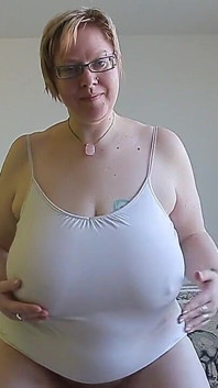 Tiffany bBW hüpfen mit dicken möpsen