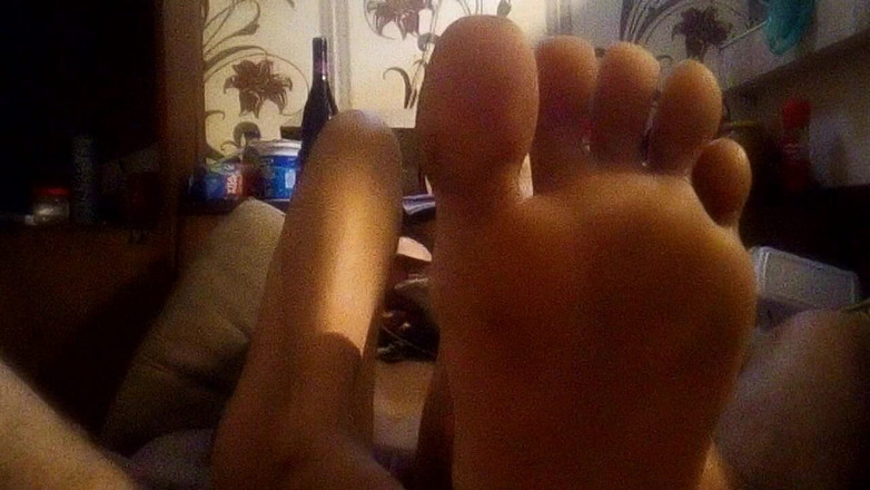 Obsessed_by_Feet: Przyrodnia Siostra Zaproponowała Mi Foot Fetysz