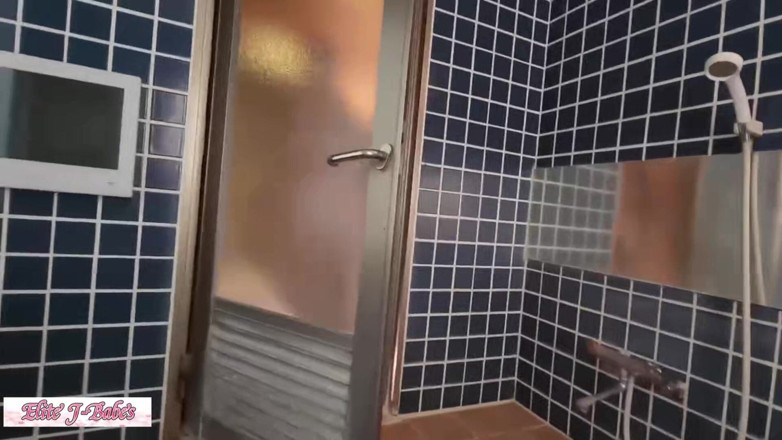 Temptation: Fuite brève avec une mère célibataire élevant trois personnes à charge à la...