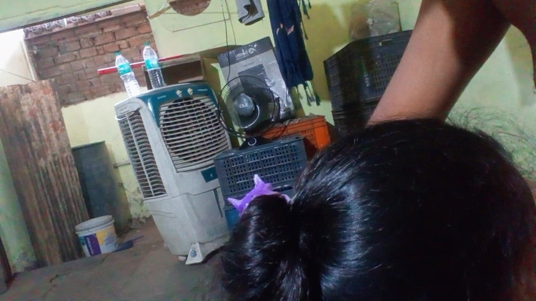 NikiRathod: Berkongkek dengan Divya - gaya doggy di rumah jiran