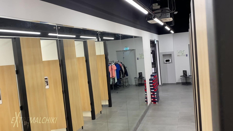 Extremalchiki: モールでのリスキーで突然のBbファック