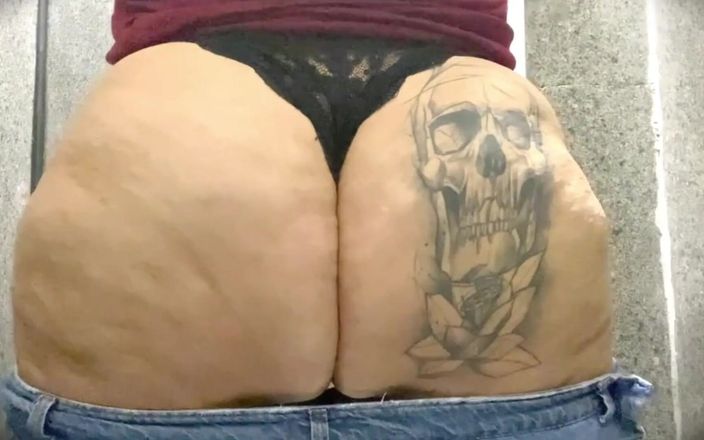 Mary Jhuana: Freche bBW im mall-badezimmer