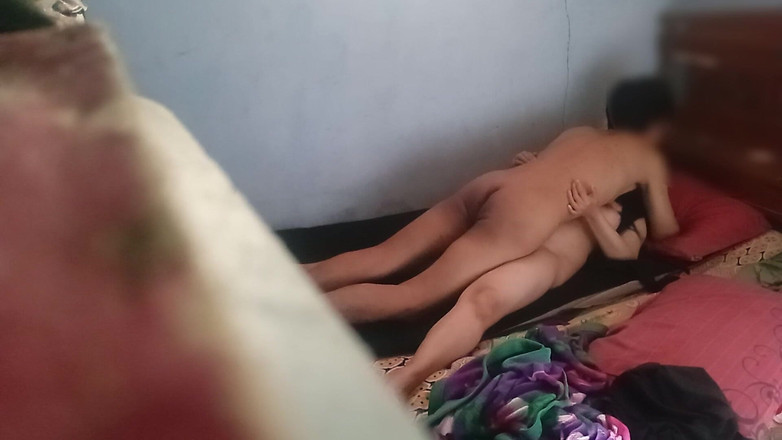 Famly sex: 가족과 섹스하는 내 친구를 엿보기