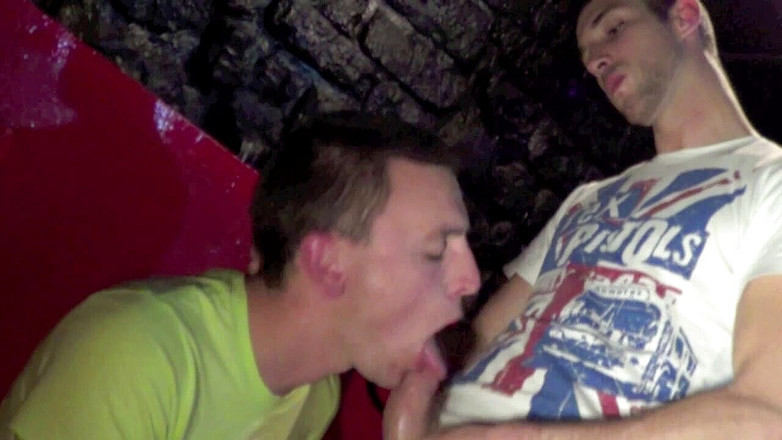 Crunch Boy: Digunakan oleh Arab dengan kontol XXL di Paris