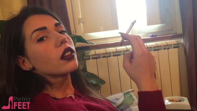 Smokin Fetish: Smoking a cigar with gorgeous brunette chick