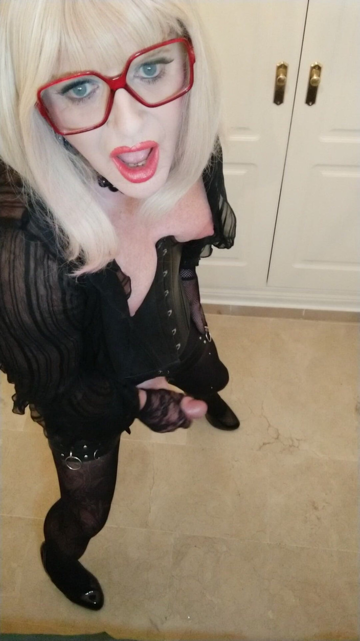 Emma Browne: Dark Mistress w Play