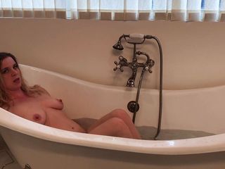 Erin Electra: Erin SPH in bath