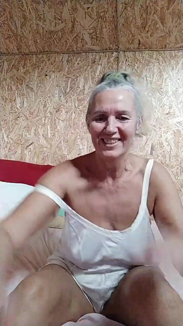 Lukerya: 명랑한 주부 루케랴: 리노베이션이 끝나면 발의 마법이 시작된다