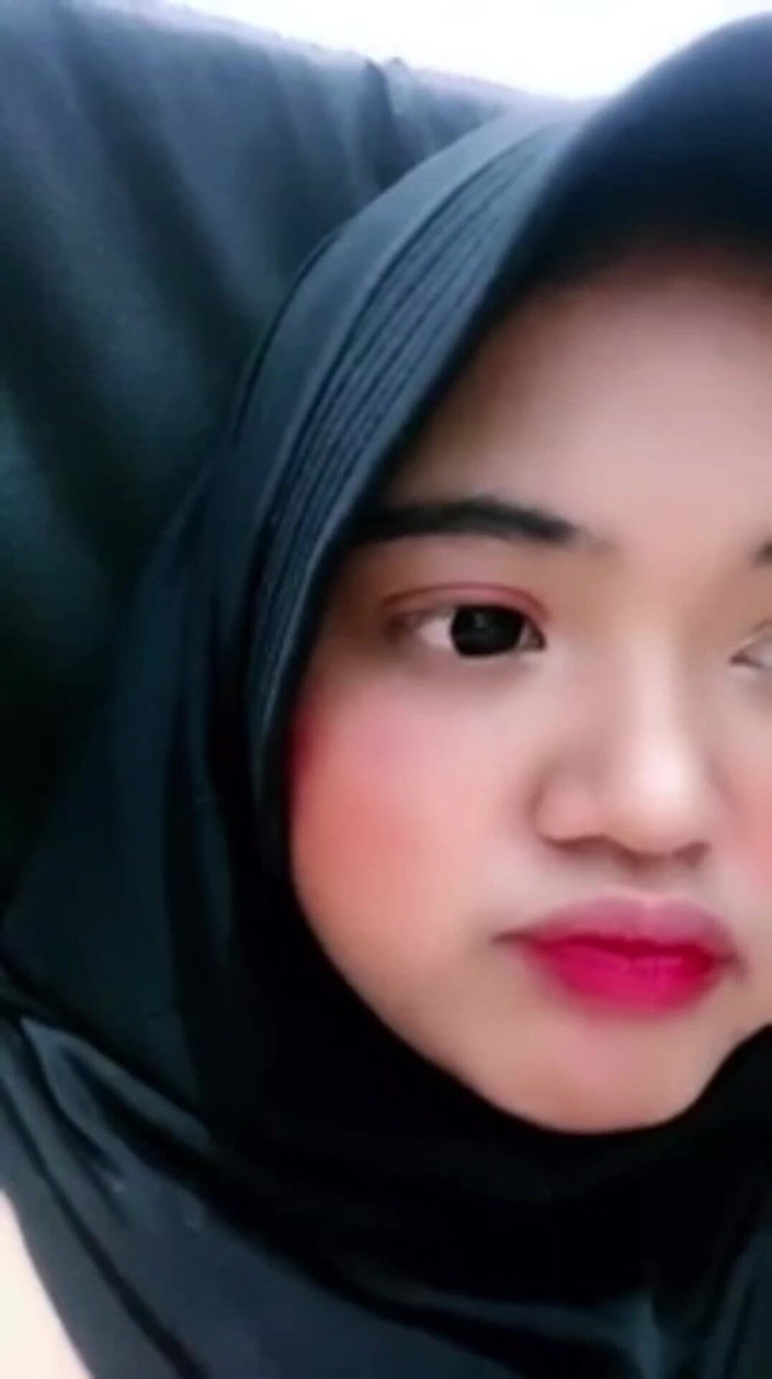 Jilbab69: Nadržený hidžáb, velká přírodní prsa