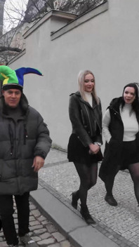 Дурні трахають величезну дупу та гігантські цицьки принцес з Празького замку Софія Лі та Венера Максима - аморальний живий 4k