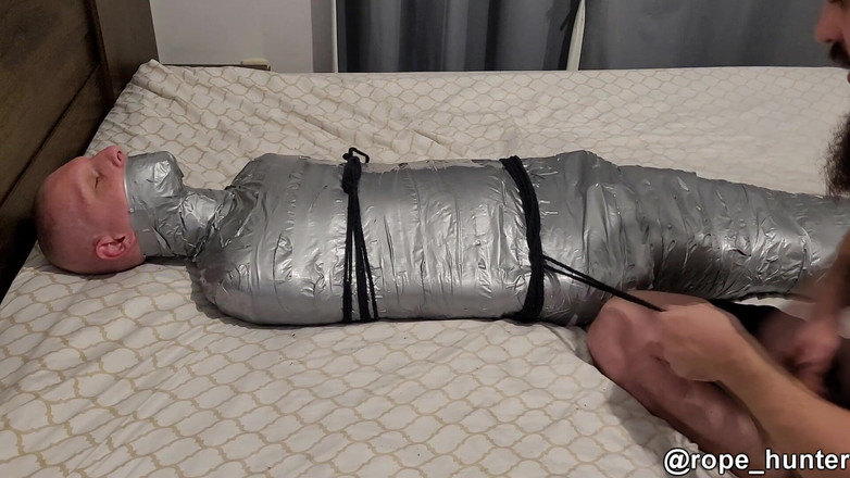 Rope Hunter: 미라 소년이 아무 데도 가지 않도록 하십시오.