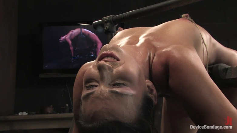 Device Bondage by Kink: Wenona 전 미국 체조 선수