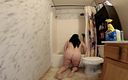 Sexy NEBBW: Большая толстая домохозяйка с большой шикарной задницей чистит ванная