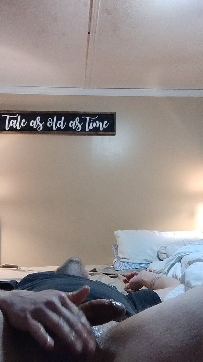 Mofarmer92: 欲火中烧的继父抚摸自己