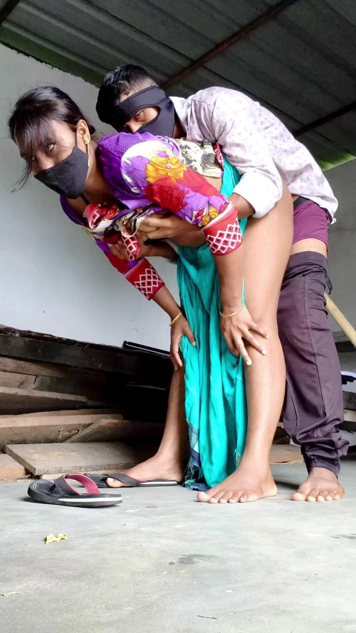 Amina begum: Desi Muslim Girl Posay Fucking