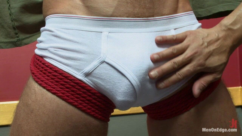 Men on Edge: Superstar porno Christopher Daniels - Związany, dotknięty i z krawędziami