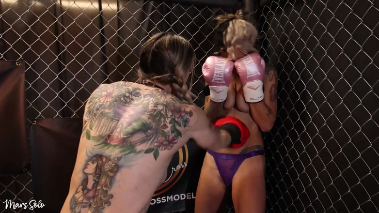 Mars solo: Primeira vez em topless no boxe Mars Solo &amp; Deusa Andi...