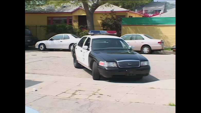 Pornobello: एलेक्सिस मेलोन: एक लेटेक्स पुलिस वाला जो इसे कठिन बनाना चाहता है