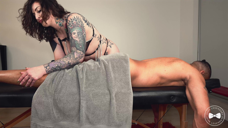John Legendary: Thick Masseuse Twerking Elle Gives Massage with Happy Ending