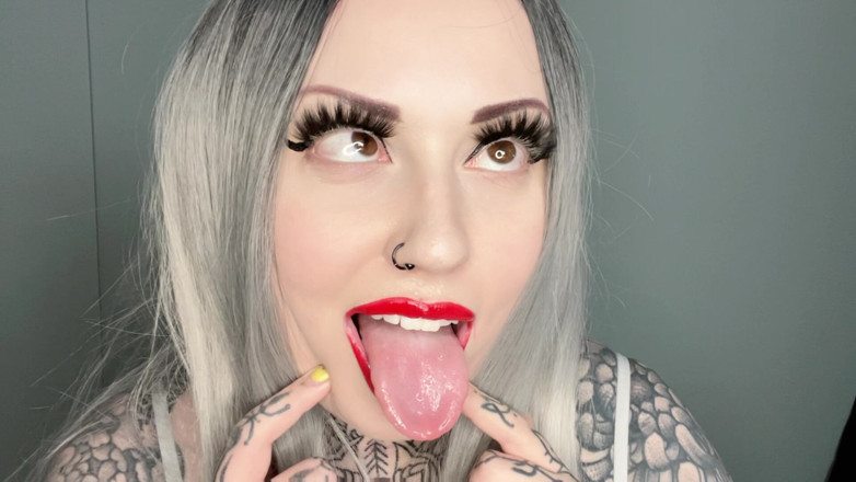 Miss Valentina: Дрочу по моему лицу Ahegao