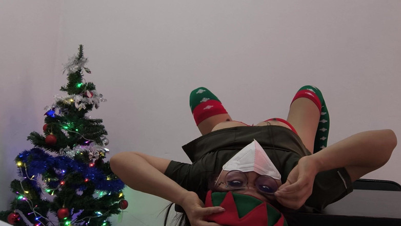 Martin13: L'evento è stato registrato in video!! L'infermiera celebra il Natale sensualmente...