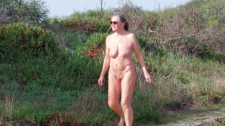 martinawest: Granny Is a Nudist!