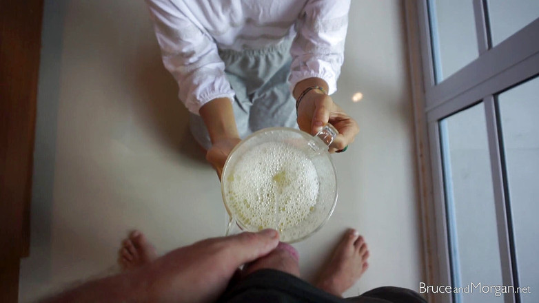 Bruce-and-Morgan: Io bevo 850ml di piscio!