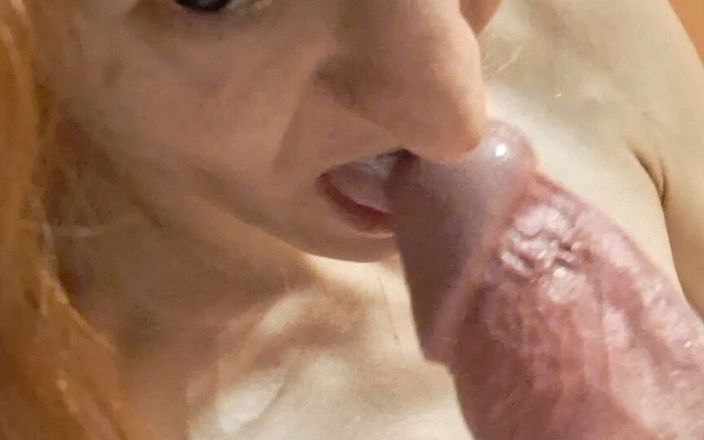 MollyVIP: Sborra sul viso e io la bocca