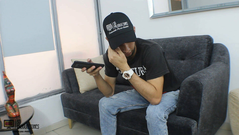 Vayolet: Będąc bardzo napalona, proszę o usługę striptizerki i w końcu...