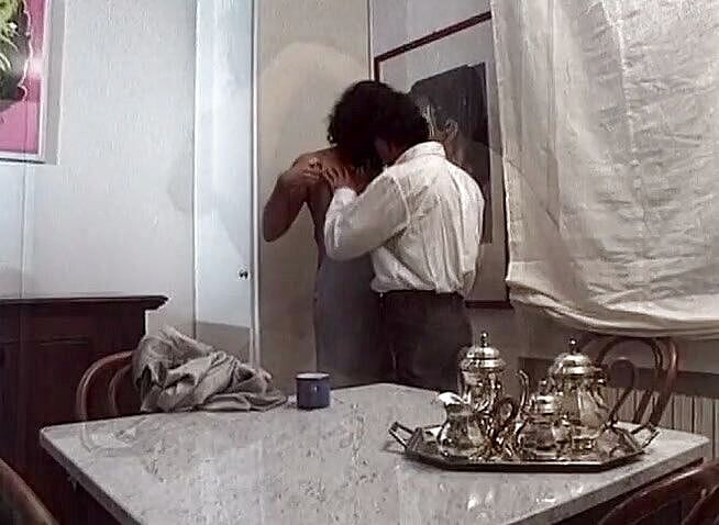 Chicks with Dix: Мила брюнетка транссексуальний повільний секс