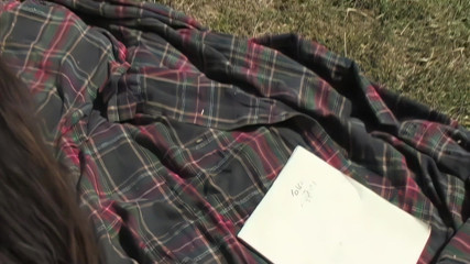 Hot Girlz: Sexy couple fucks on the field and doest care