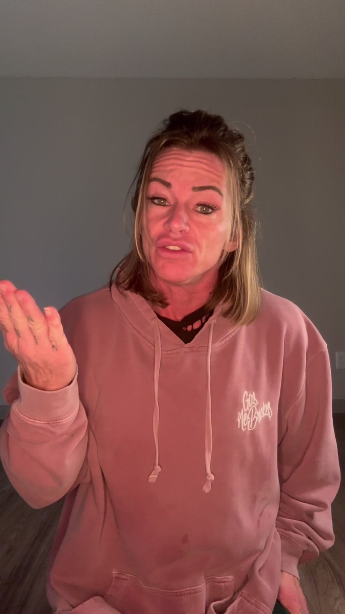 Simone Steele: Naken framstegskontroll