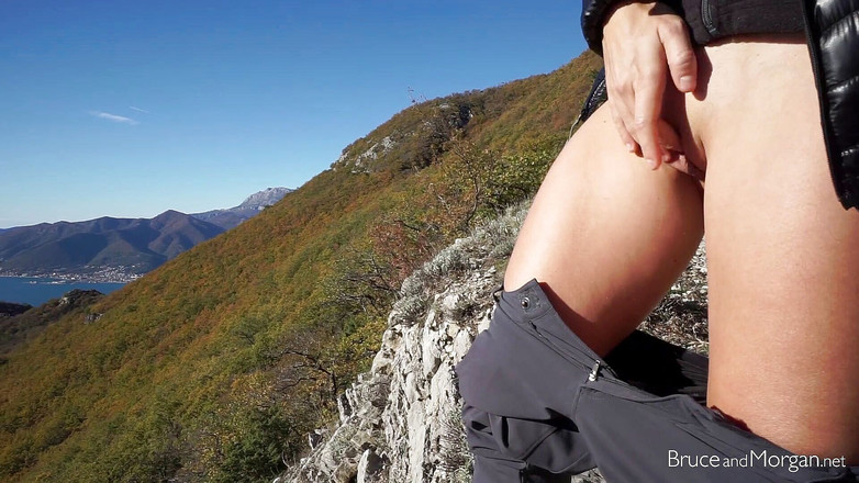 Bruce-and-Morgan: Pipì con la vista!