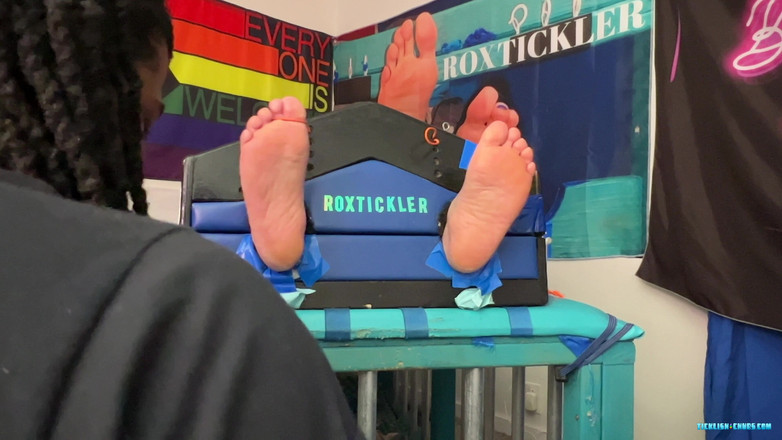 Ticklish Chubs: 马特忍受一个筋疲力尽的痒痒