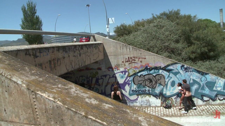 Public Disgrace by Kink: Grandi tette, culo rotondo, in vergogna