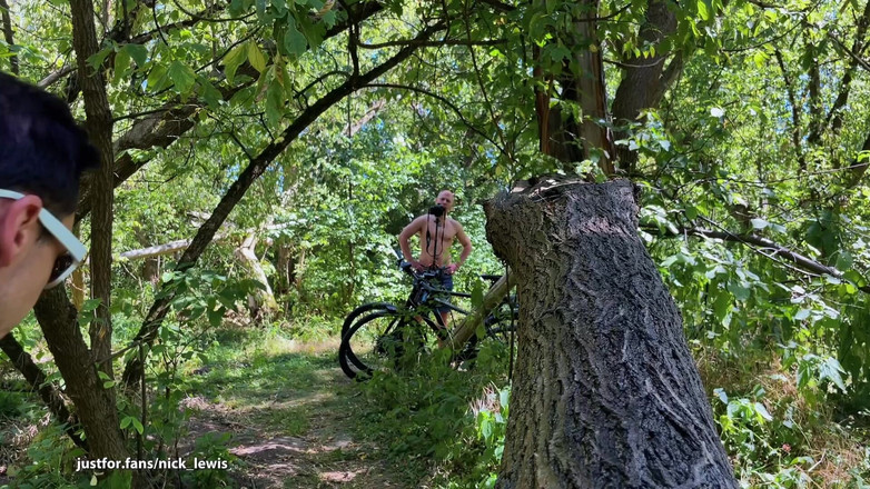 Nick Lewis: Berbasikal berakhir dengan persetubuhan di pantat