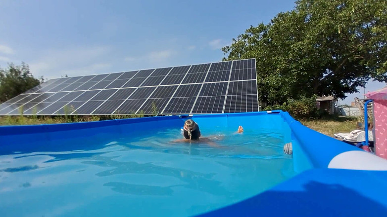 Lukerya: Žhavá hospodyňka na dovolené