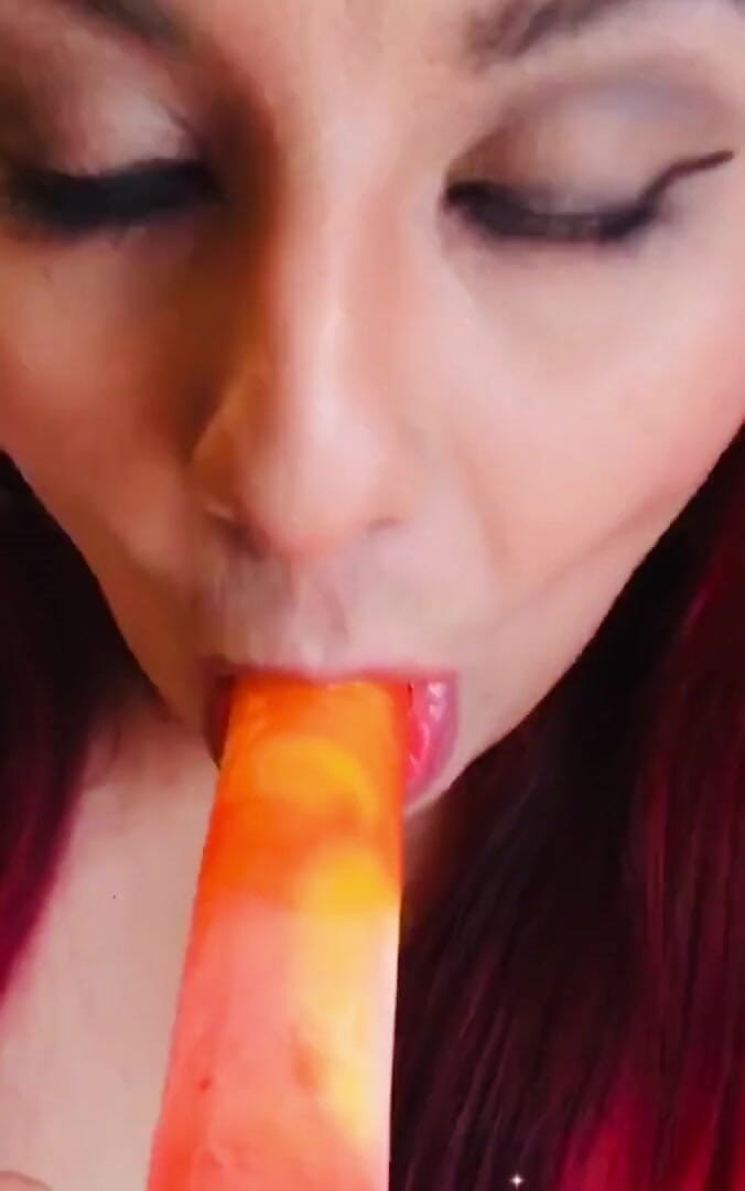 Miss Madii: Deep throat banana blow job