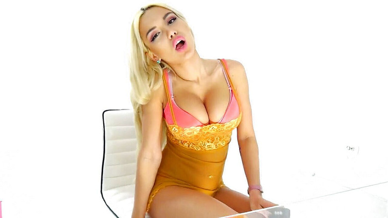 Lisa Cummm: 淫荡荡妇