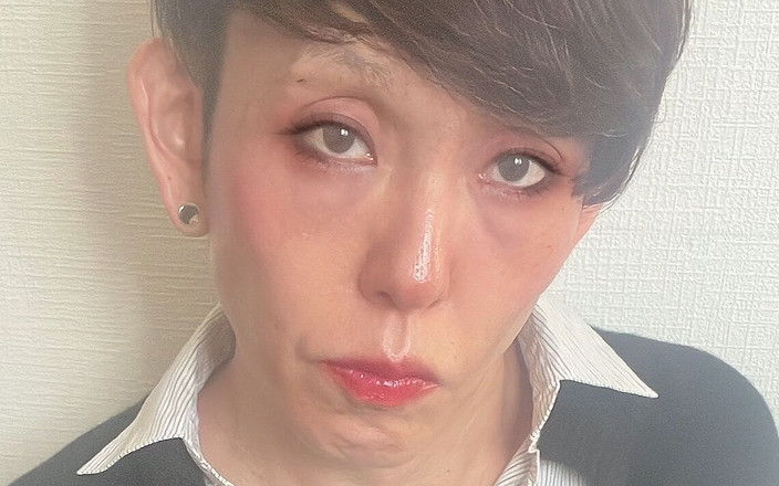 Serina SissyBitch: Serina suka pamer kontol kecilnya