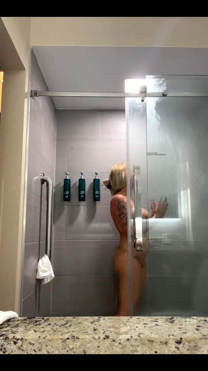 Stephanie Summers: Shower with Me