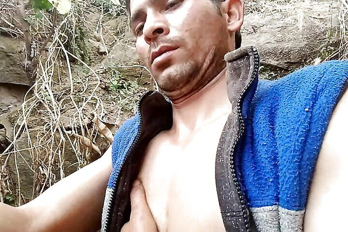 Gangbang straight: トンネルで全裸の小便