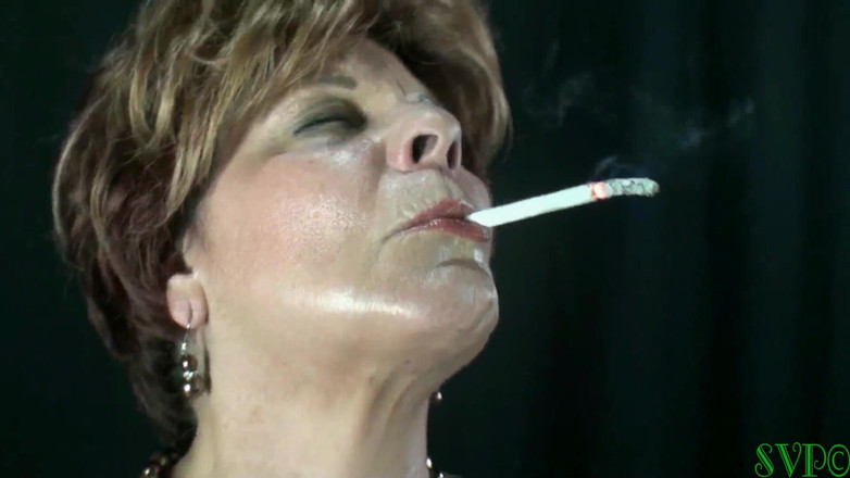 Nasty grannies: Chain Smoking Granny Masturbates and Poses