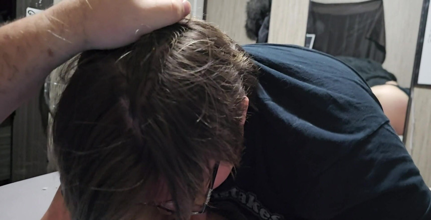 Funhousewife69: 거울에 자지 후장을 빨고 내 입에 너트를 파열할 때까지 내 얼굴을 따먹고 좋은 소녀처럼 삼켜