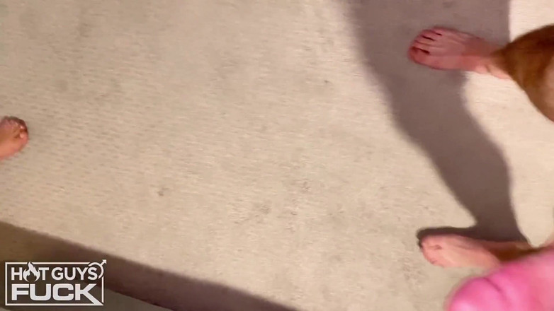 Hot Guys Fuck: Membawa pirang kembali dari bar. Pukul itu.